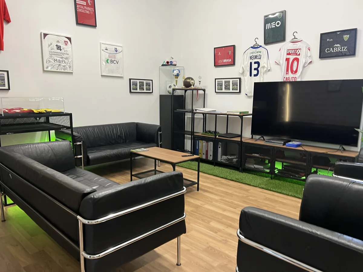 Chill-Lounge zum Verweilen in der 360Footballarena