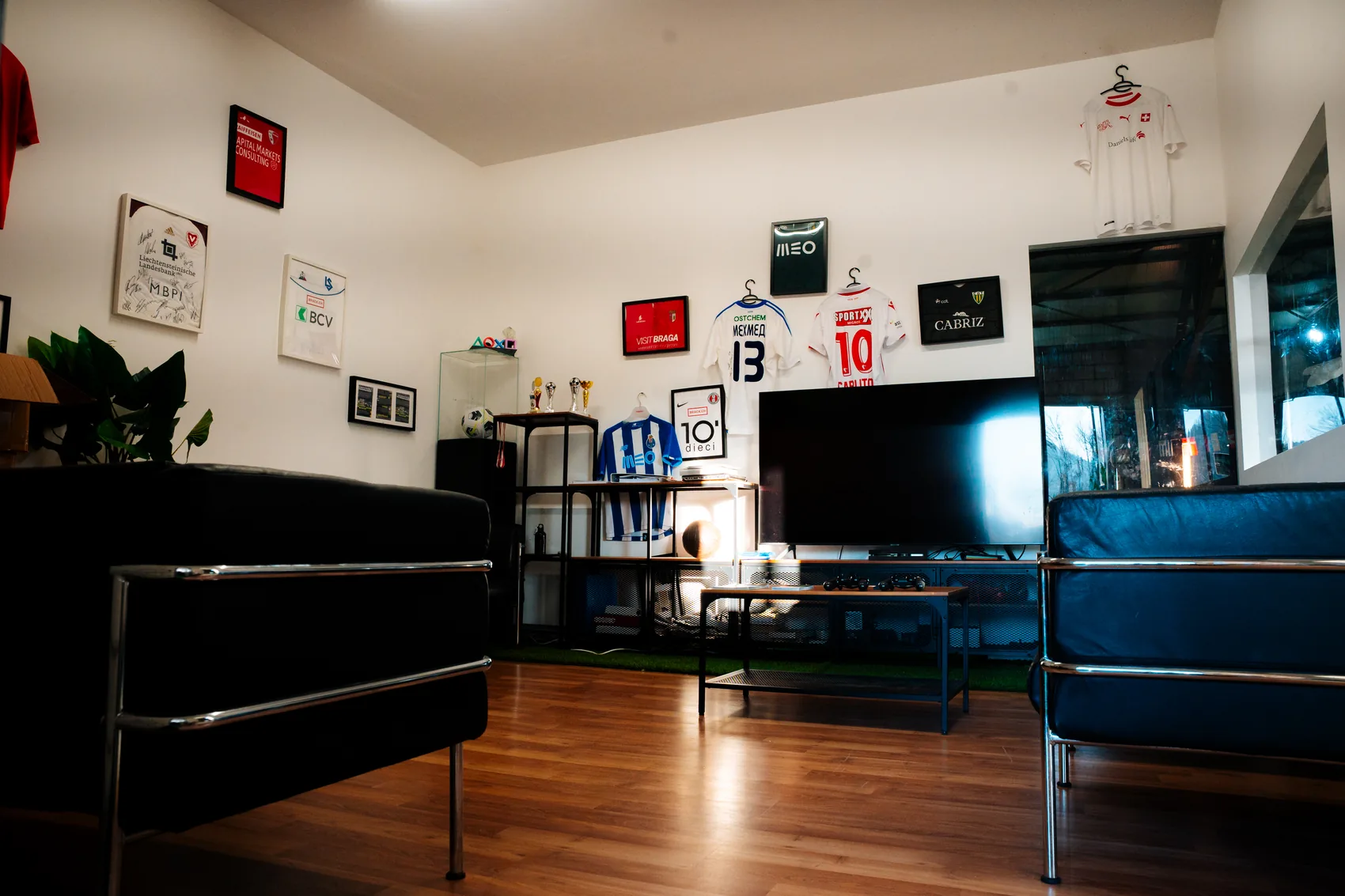 Lounge- und Setbereich der 360Footballarena