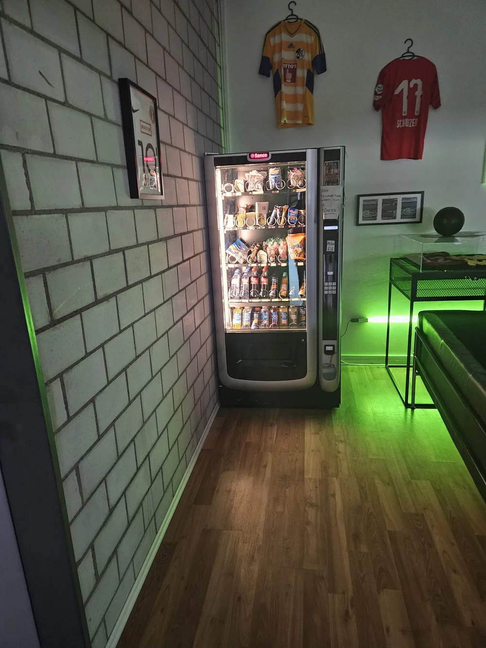 Snack- und Getränkeautomat im Gastrobereich